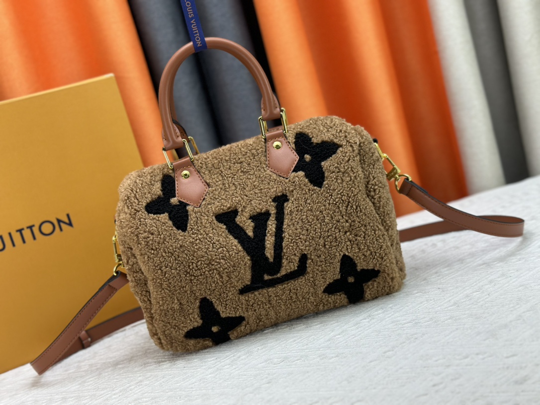 LV bag 617